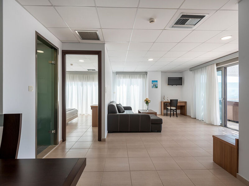Royal Bay Hotel