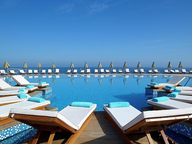 Royal Blue Resort