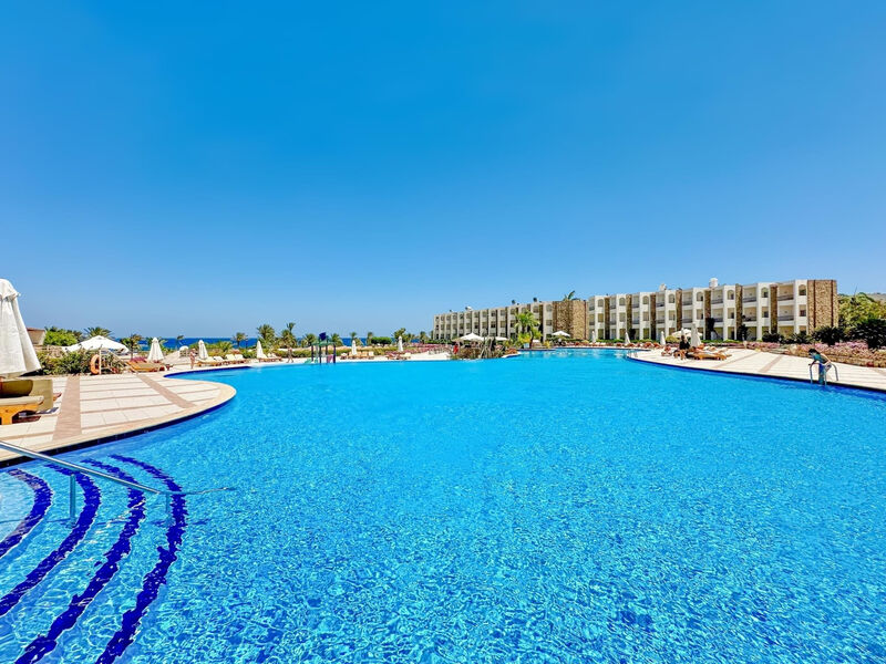 Royal Brayka Beach