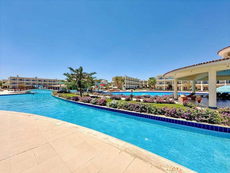 Royal Brayka Beach