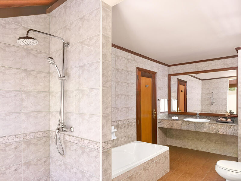 Royal Island Resort & Spa