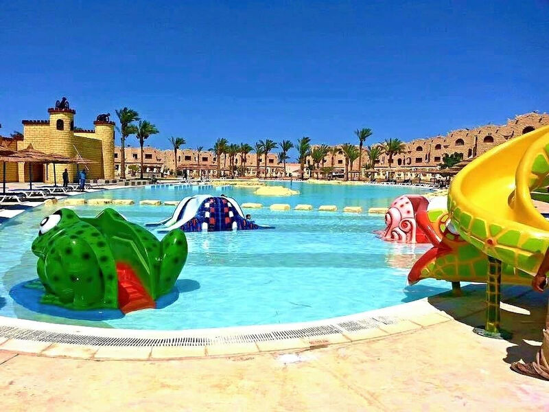 Royal Lagoons Resort & Aquapark