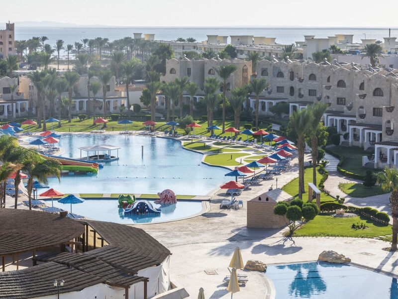 Royal Lagoons Aqua Park Resort & Spa