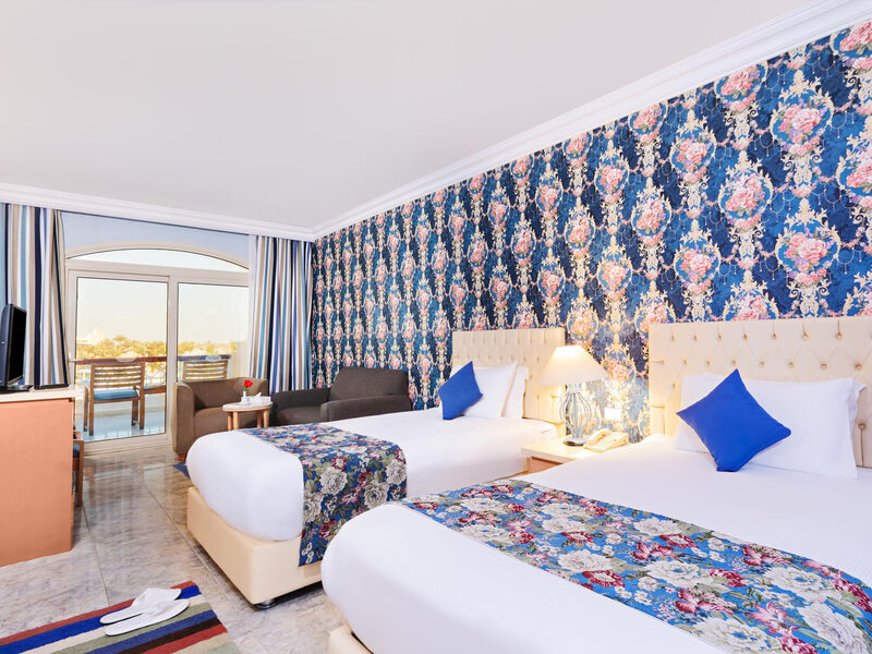 Royal Lagoons Resort & Aquapark