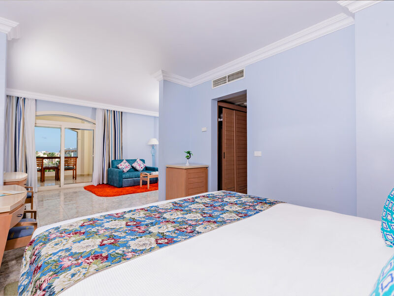 Royal Lagoons Resort & Aquapark