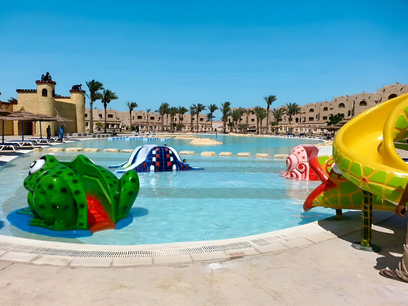 Royal Lagoons Resort & Aquapark
