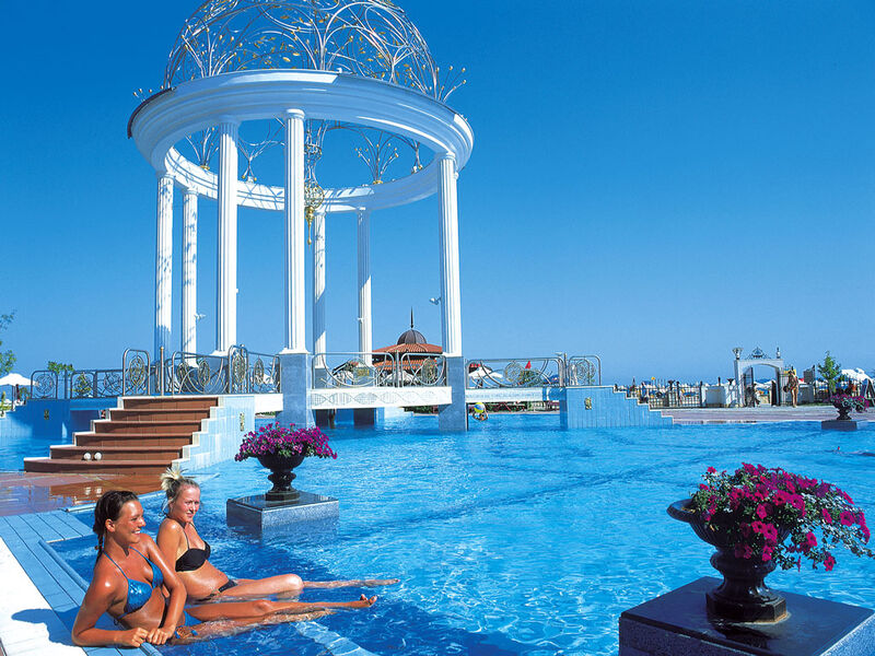 Royal Palace Helena Sands