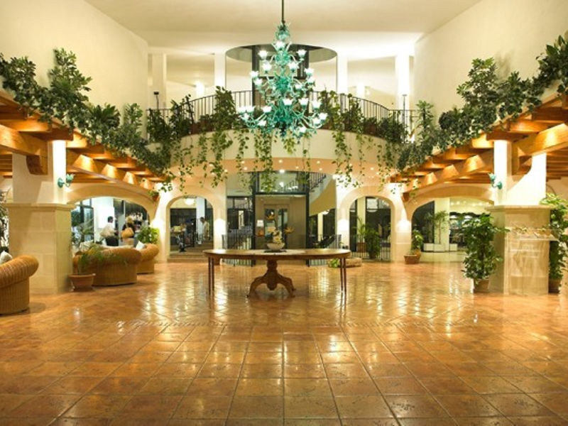 Royal Son Bou Family Club
