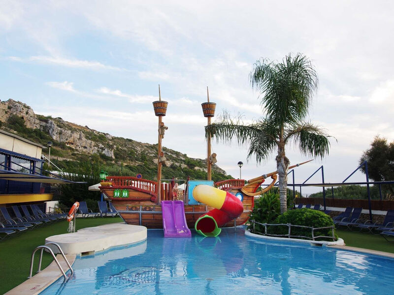 Royal Son Bou Family Club