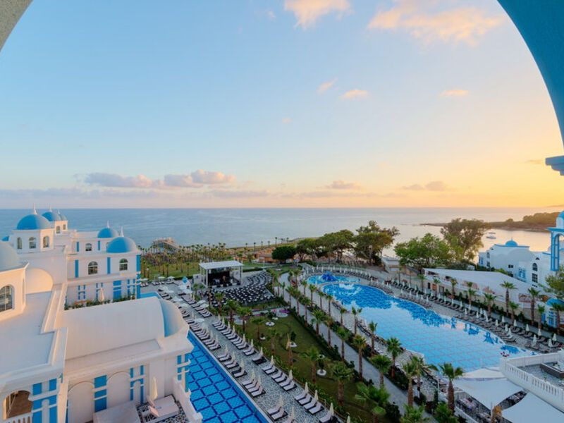 Rubi Platinum Spa Resort & Suites