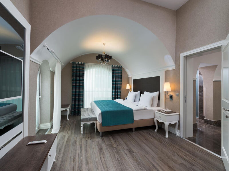Rubi Platinum Spa Resort & Suites