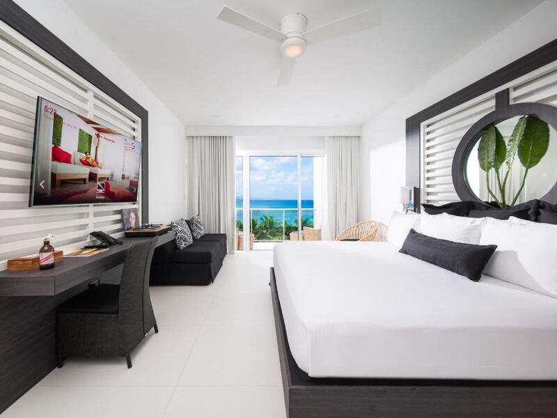 S Hotel Jamaica