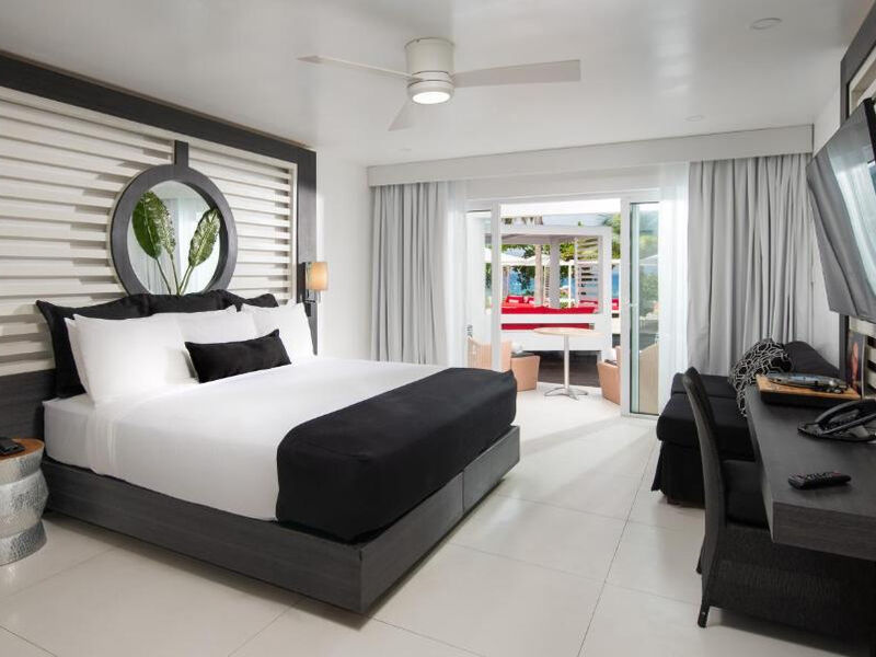 S Hotel Jamaica