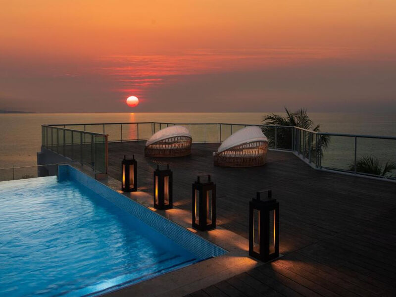 S Hotel Jamaica