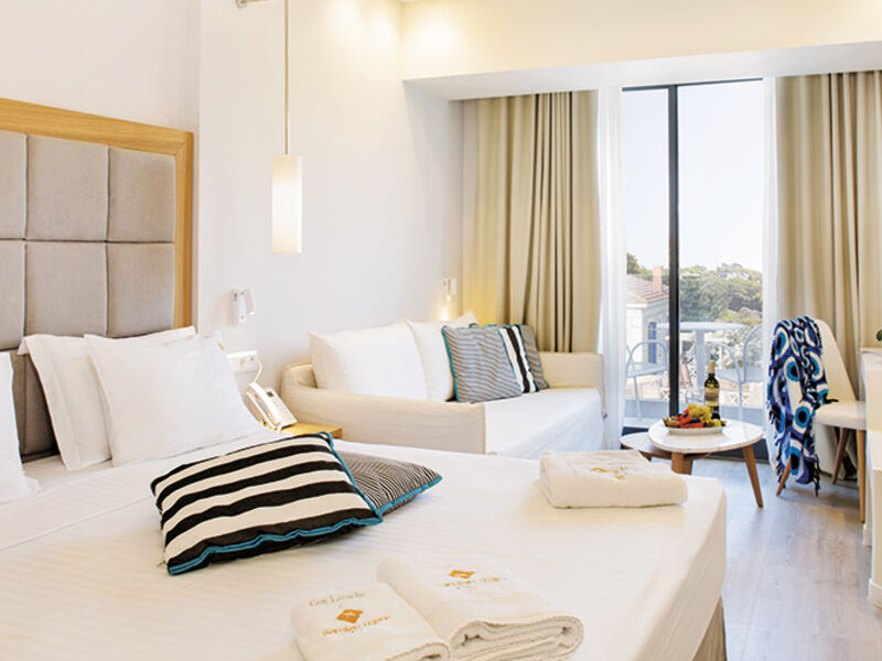 Samian Mare Suites & Spa