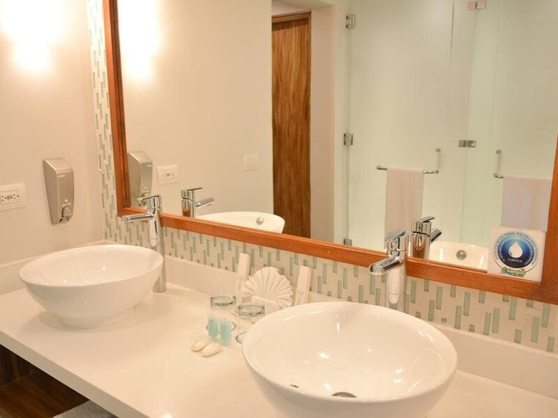 Sandos Caracol Eco Resort