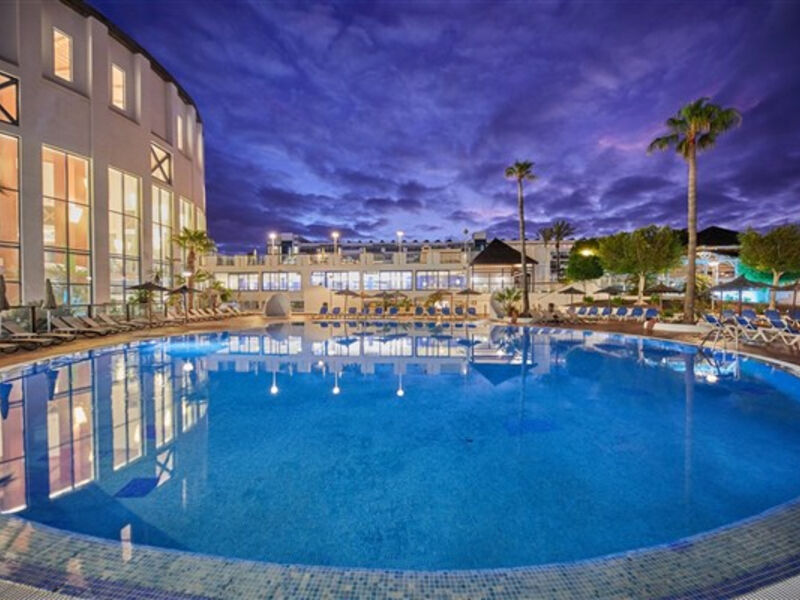 Sandos Papagayo Beach Resort