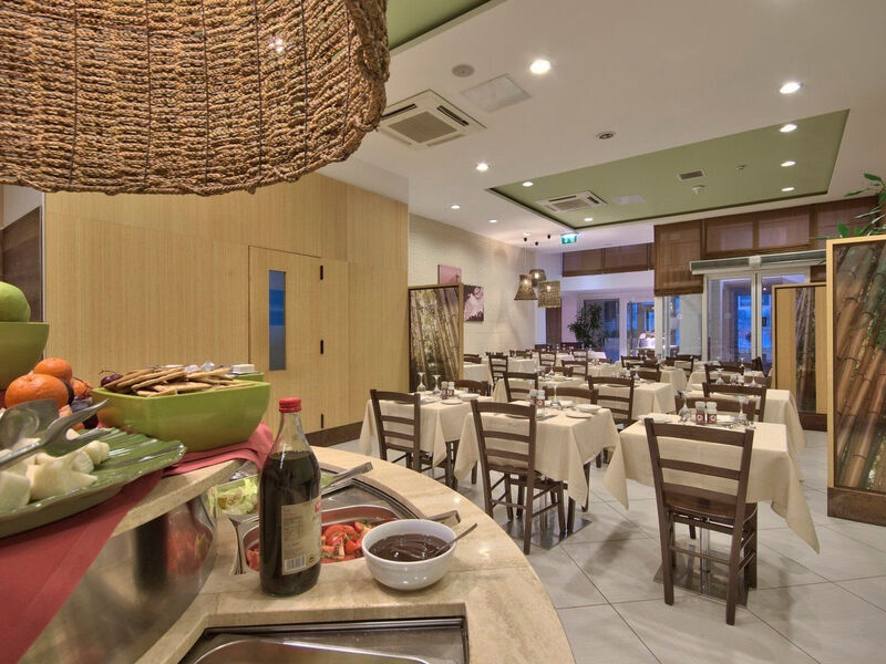 Db Seabank Resort + Spa