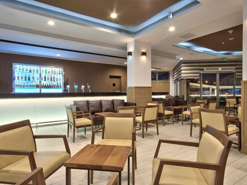 Db Seabank Resort + Spa