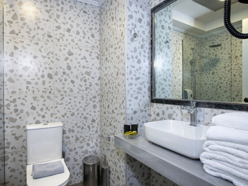 Selini Suites
