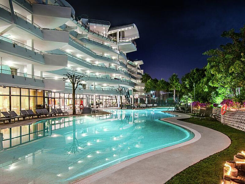 Senator Banús Spa