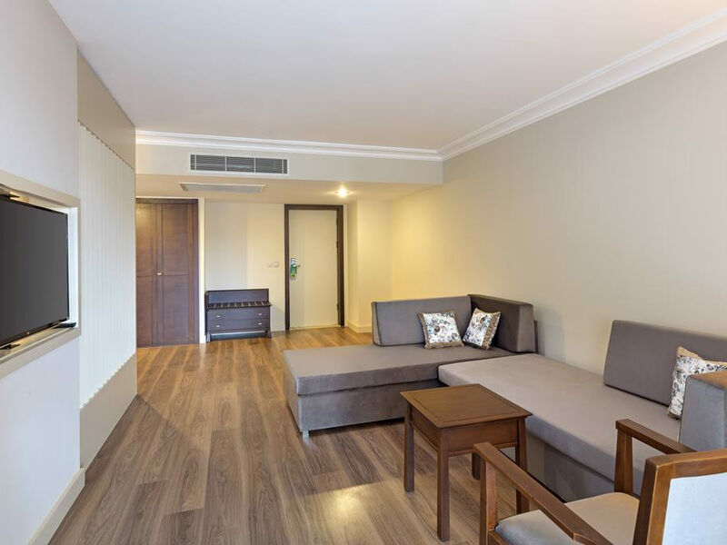 Seven Seas Hotel Life