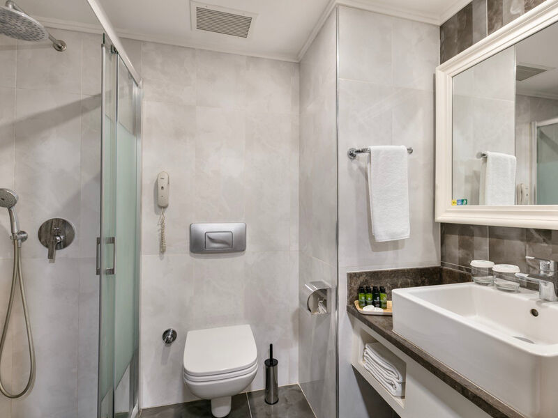 Sherwood Exclusive Lara