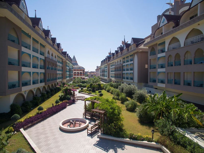 Side Crown Palace