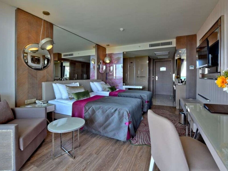 Side Star Elegance
