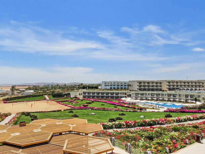 Sirena Beach Resort & Spa