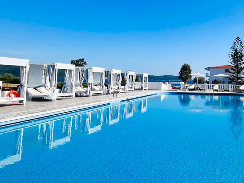 Sirenes Beach Resort