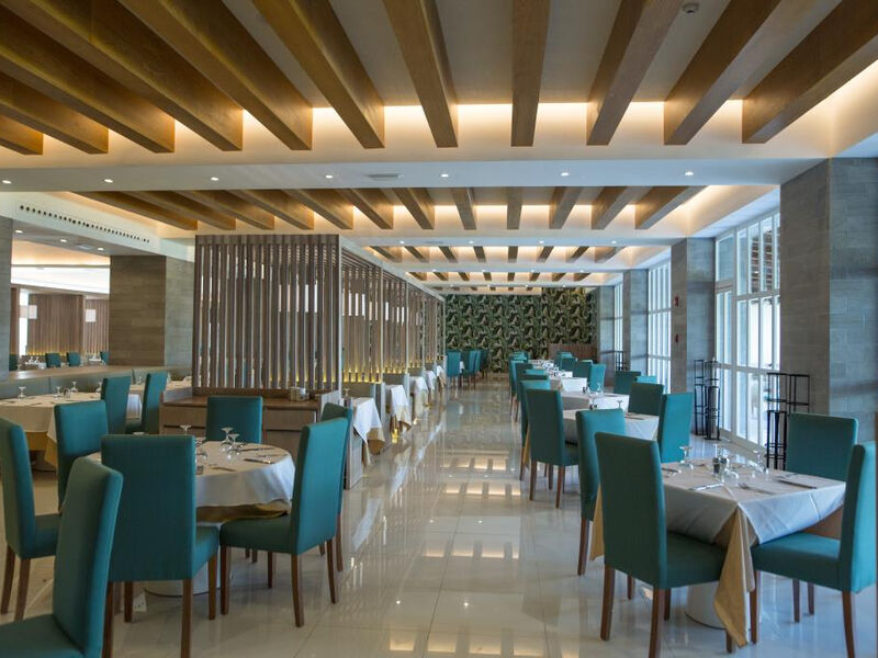 Sirenis Cocotal Beach & Tropical Suites Casino
