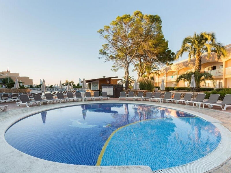 Sirenis Seaview Country Club