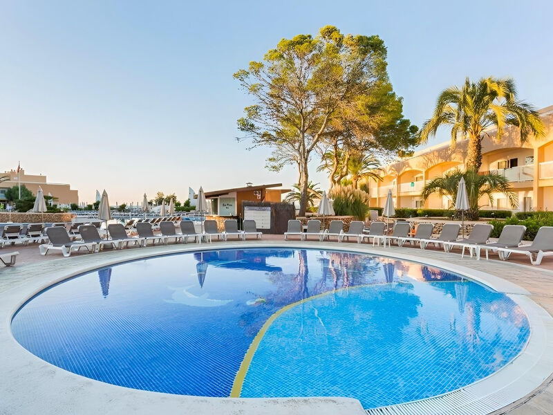 Sirenis Seaview Country Club