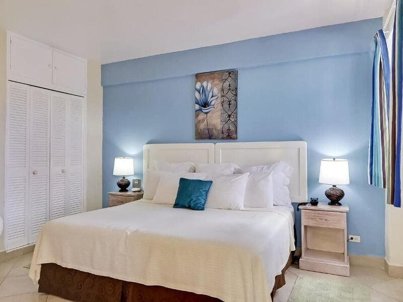 Southern Palm Beach Club & Resort