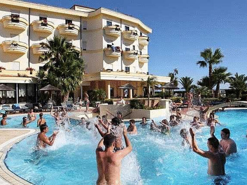 Sunshine Club & Spa