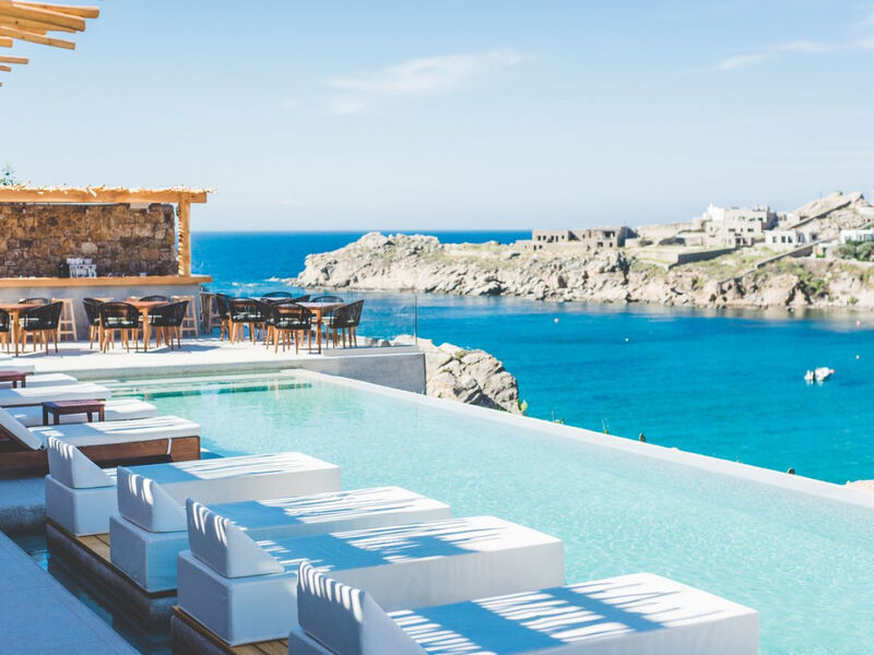 Super Paradise Suites