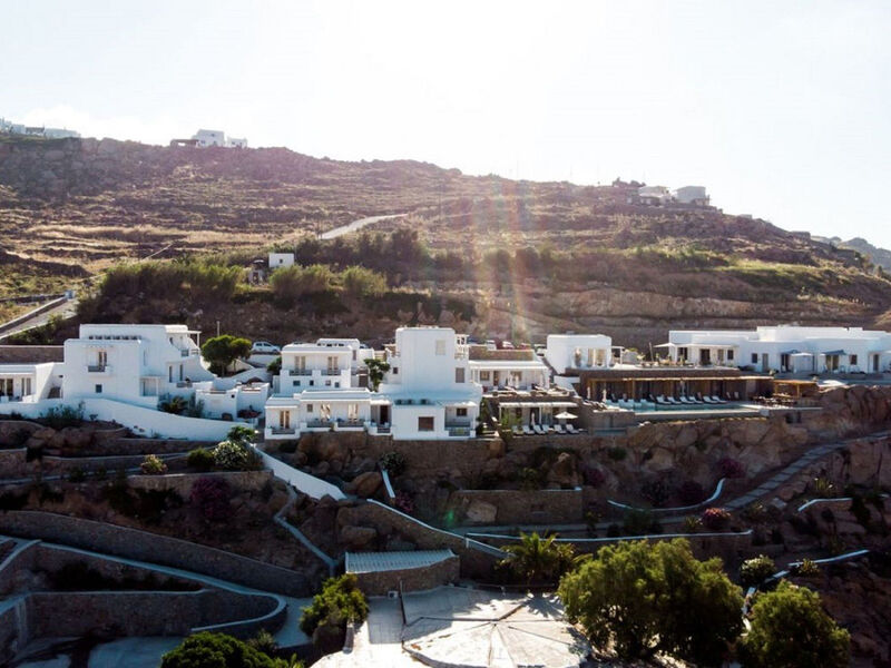 Super Paradise Suites