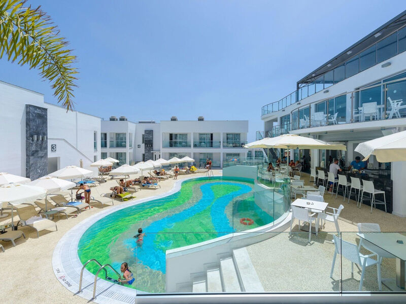Tasia Maris Sands