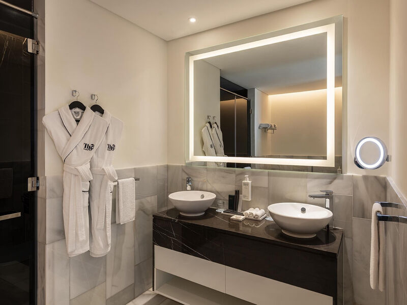 Th8 Palm Dubai Beach Resort Vignette Collection