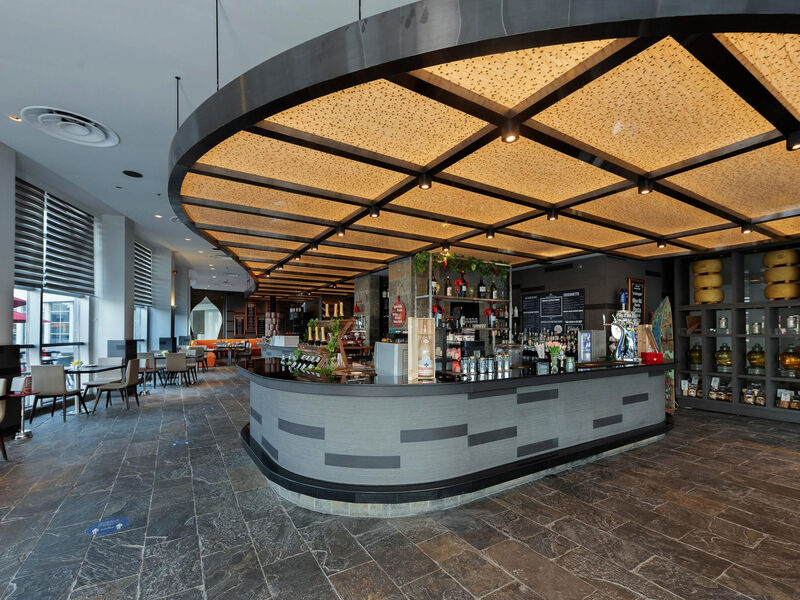 F1 Grand Prix – Hotel The Art