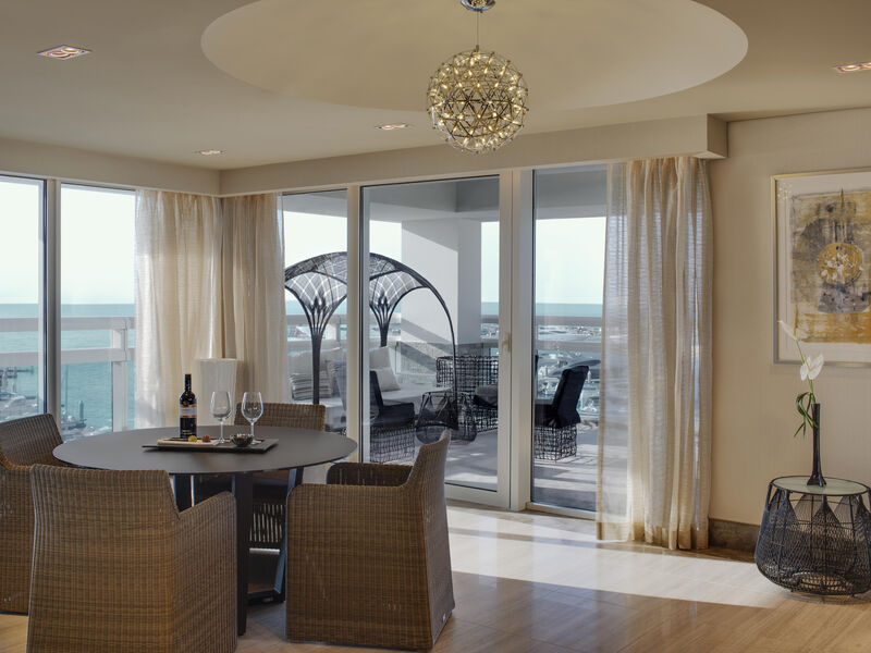 F1 Grand Prix – Hotel The Art