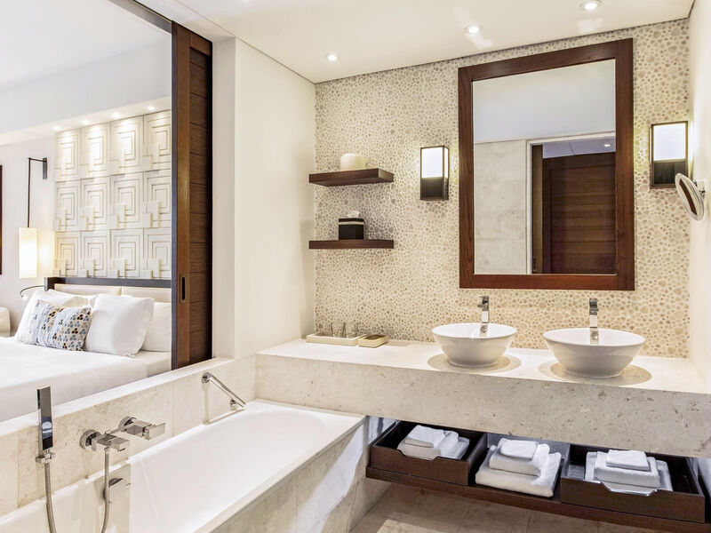 The Romanos, a Luxury Collection Resort