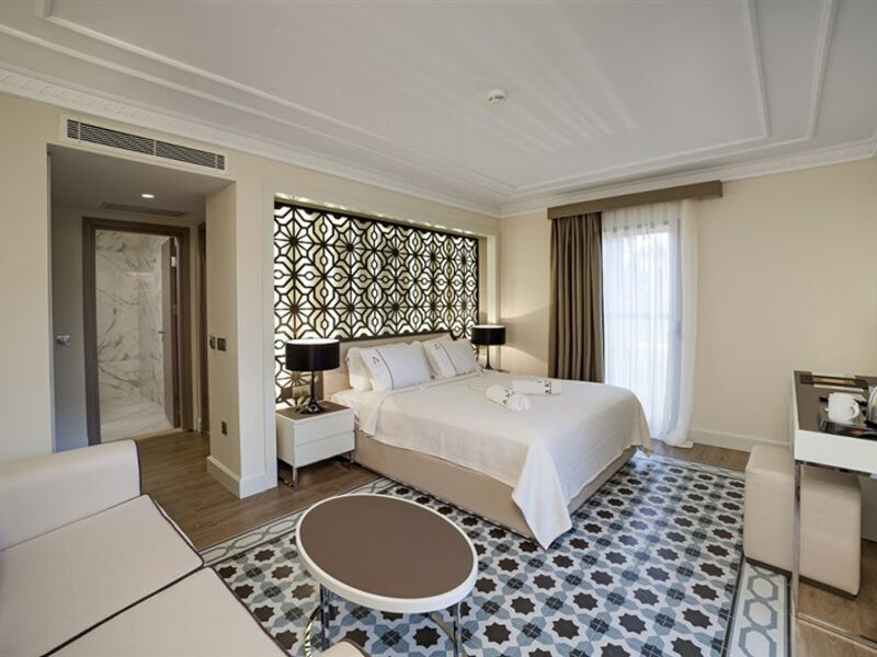 The Roxy Luxury Nature