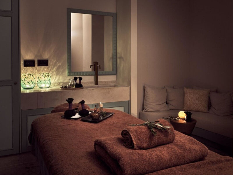 The Royal Senses Resort, Curio Collection By Hilton