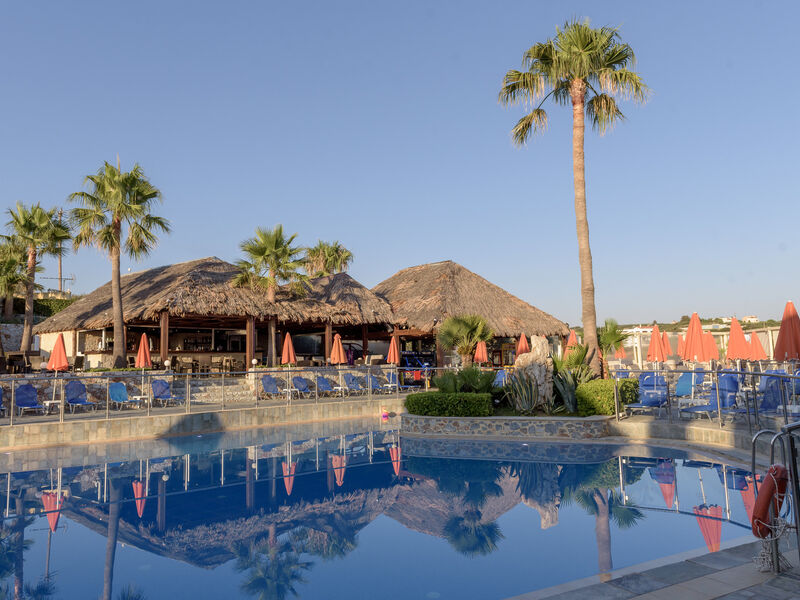 Theo Hotel Agia Marina