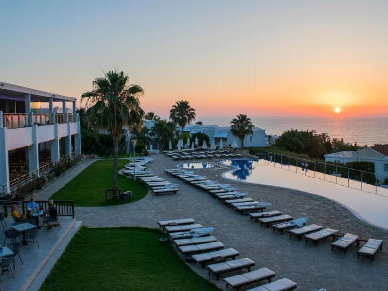Theo Sunset Bay Holiday Village