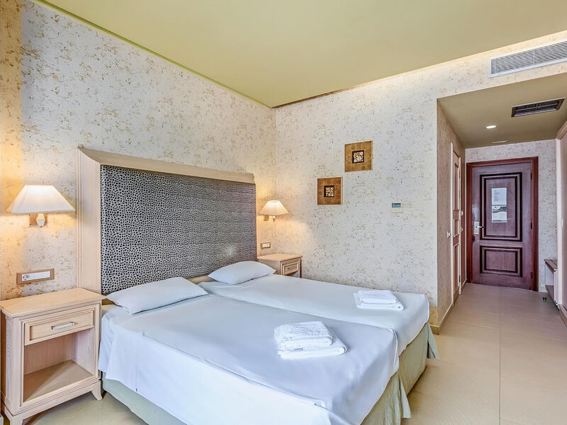 Utopia Resort & Spa