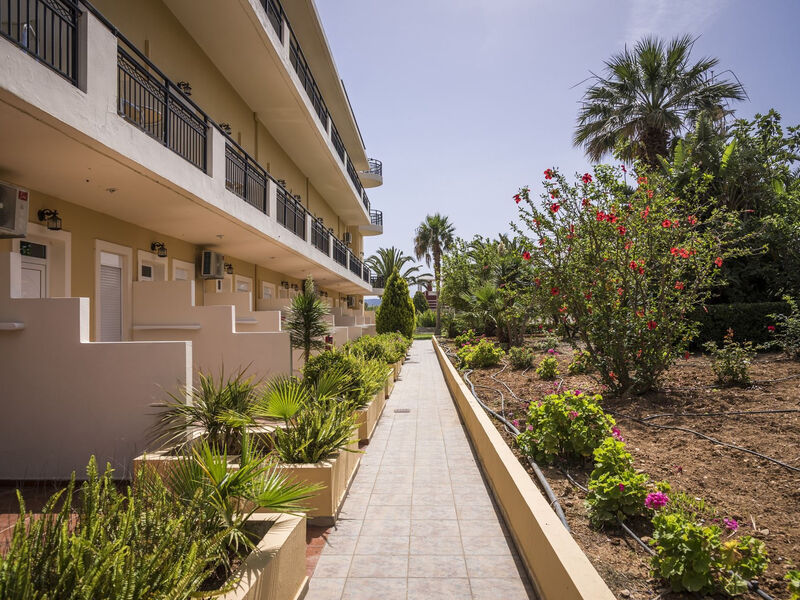 Vantaris Garden & Corner