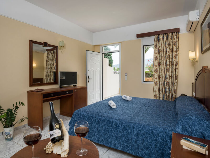 Vantaris Garden & Corner